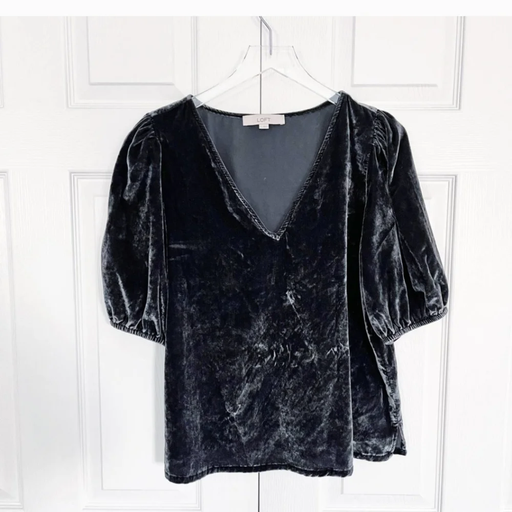 LOFT velvet puff